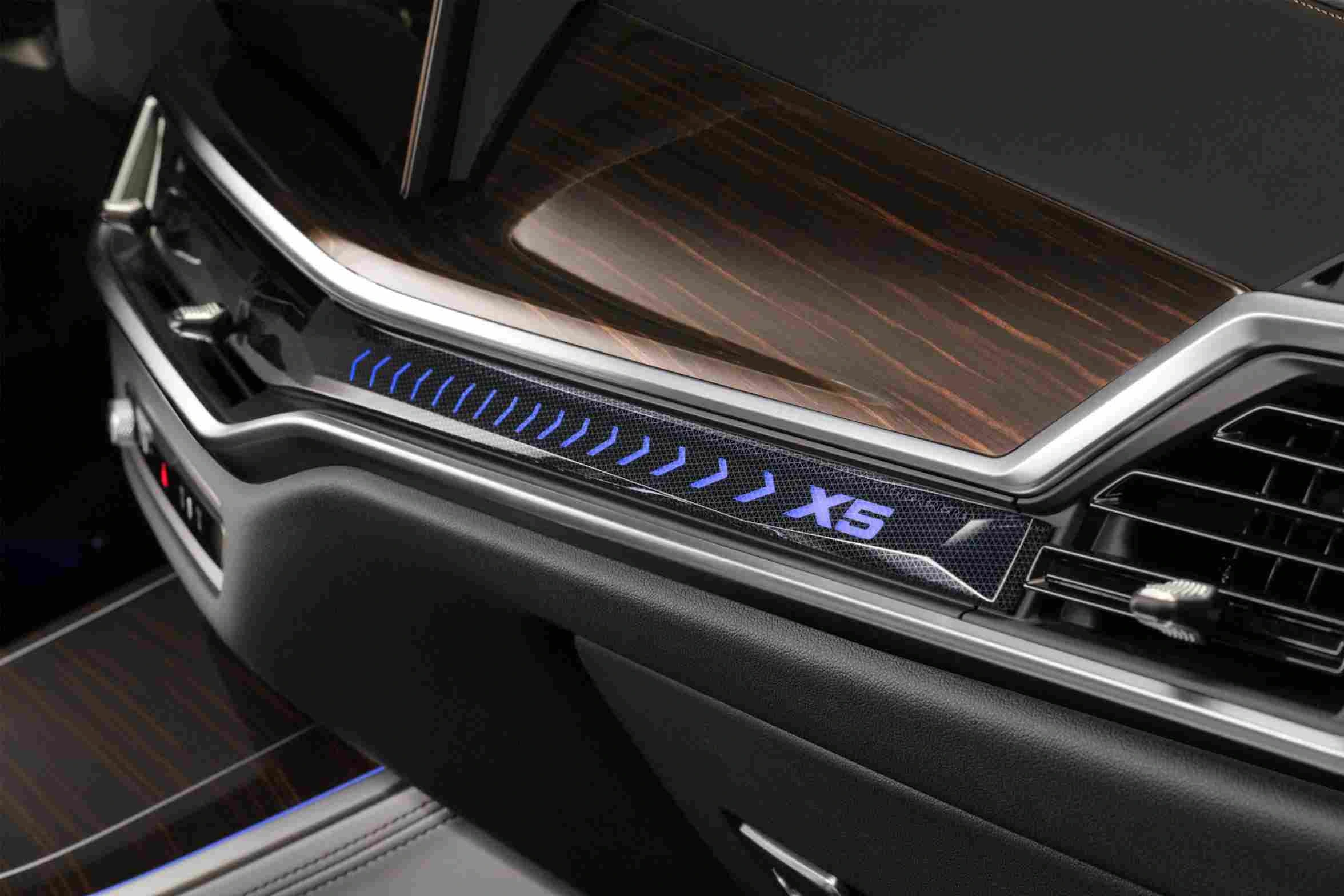 Illuminated Ambient Light Bar with X5 Graphic.