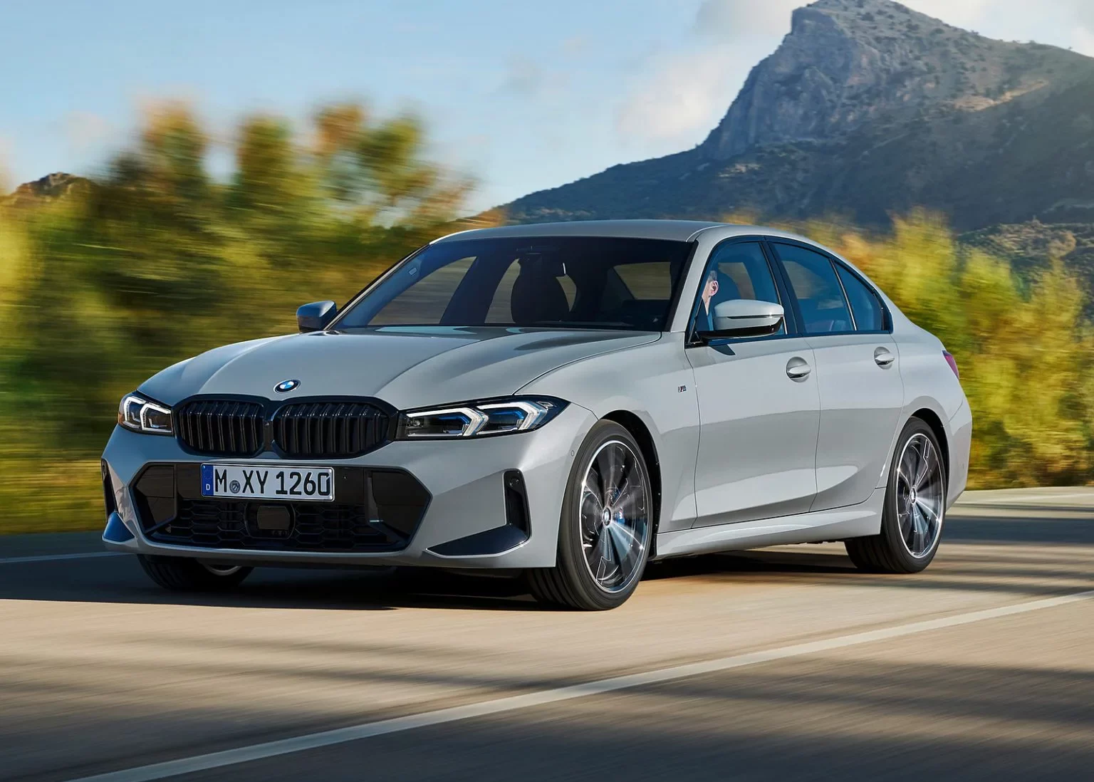 BMW 3 Series M Sport Simak Spesifikasi dan Harga
